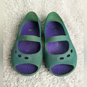 CROCS Girl Sandals Size 9 Green And Purple Super Cute And Original Waterproof
